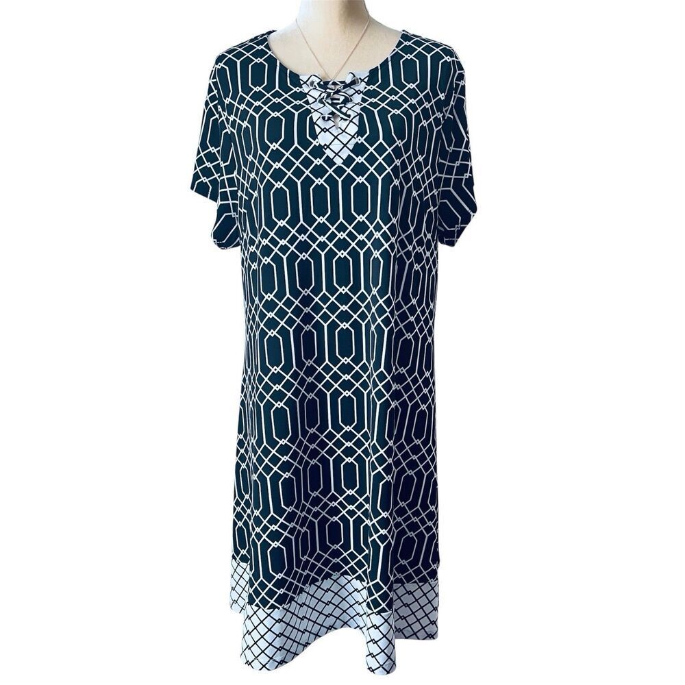 Chico’s Black & White Dress Size 3 (16) Geometric Lace-Up Neck Short Sleeves